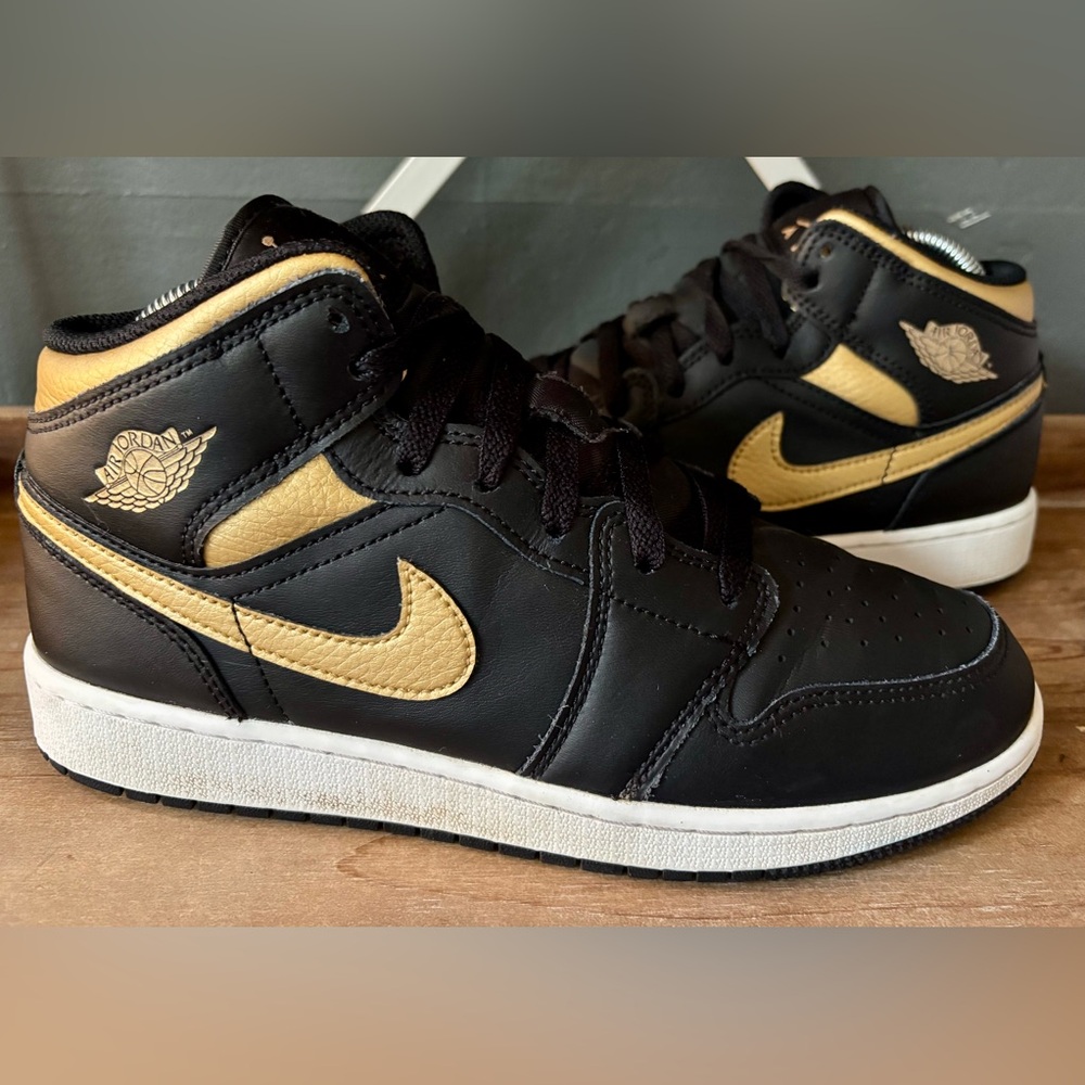 Like New! Air Jordan 1 Mid Youth Black/Gold Sneakers
